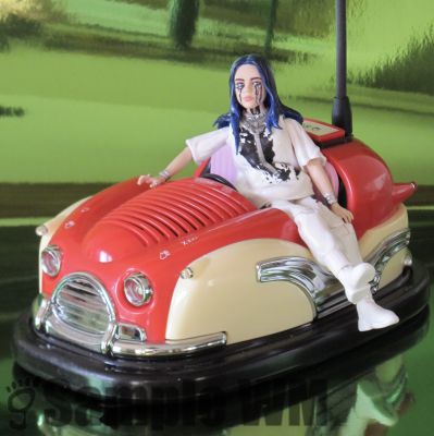 Kleine Figur Billie Eilish ca. 12cm
Plastik beweglich 15 
