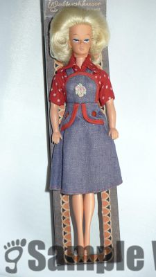 DDR Steffi VEB Modepuppe hellblond
mit original Kleidung und Replika Schachtel , 300
