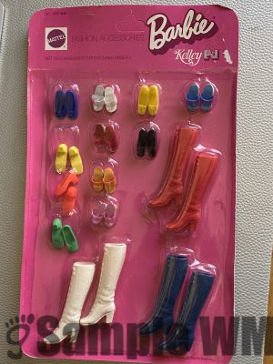 #3382 Shoe Pak Barbie 70s NRFB
145
